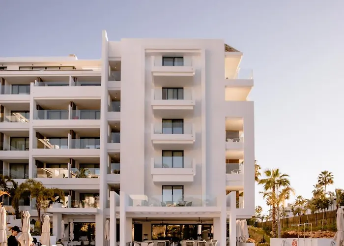 The Flag Marbella, Adult Recommended 에스테포나