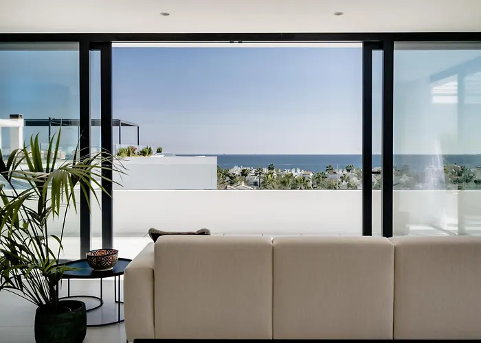 The Flag Marbella, Adult Recommended 4* 에스테포나