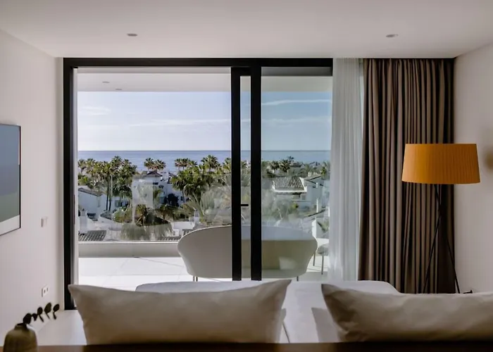 The Flag Marbella, Adult Recommended 에스테포나