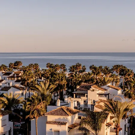 The Flag Marbella, Adult Recommended Εστεπόνα